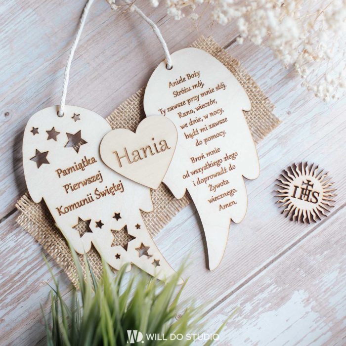 Komunia Święta pamiątka Drewniane skrzydła Aniołka z modlitwą Po Polsku