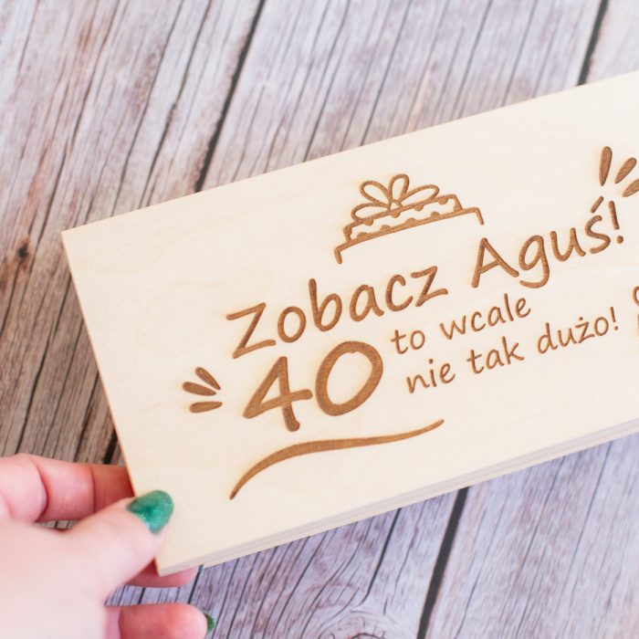 Drewniane Pudełko na Pieniądze – Personalizowany Prezent na 40 Urodziny lub Inne Okazje